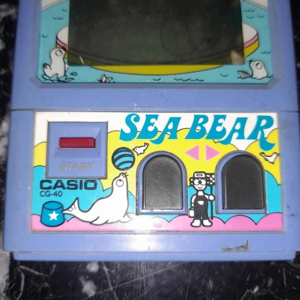 CASIO CG-40 Sea Bear - ELECTRONIC HANDHELD GAME RARE VINTAGE For Parts Only